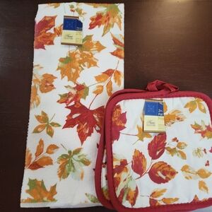 NWT! Matching Autumn Leaf Kitchen Towel and Pot Holders